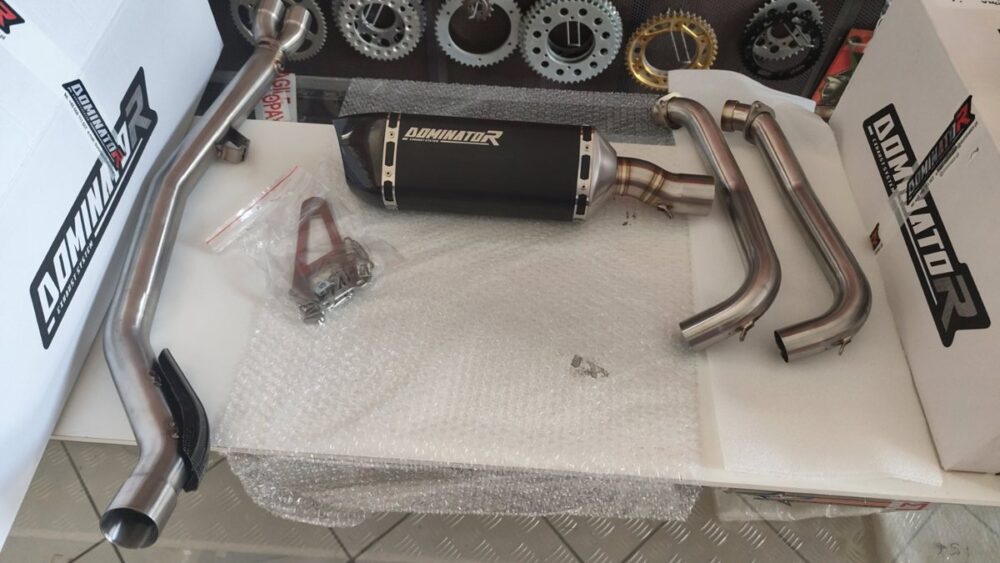 Dominator Ολόσωμη Εξάτμιση Τελικό HP6 Black/Carbon End Suzuki V-Strom 800 SE/DE 2023 – 2024