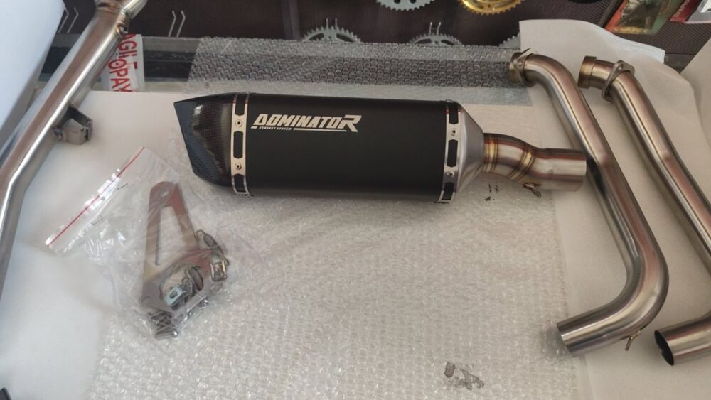 Dominator Ολόσωμη Εξάτμιση Τελικό HP6 Black/Carbon End Suzuki V-Strom 800 SE/DE 2023 – 2024