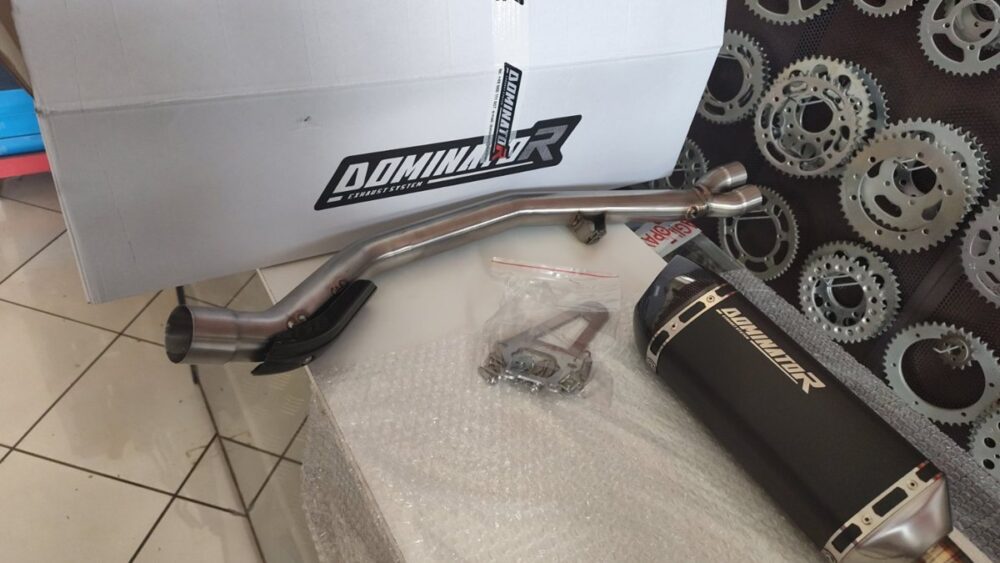 Dominator Ολόσωμη Εξάτμιση Τελικό HP6 Black/Carbon End Suzuki V-Strom 800 SE/DE 2023 – 2024