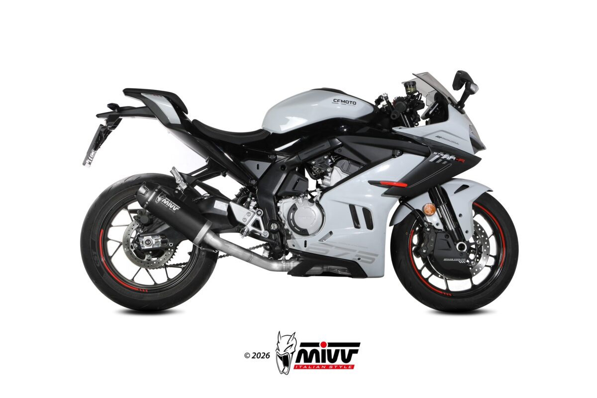 mivv-ak1-cf010lzk-cfmoto-675sr-r-2025-2026-black-carbon (1) Mivv AK-1 CF.010.LZK Ολόσωμη Εξάτμιση Inox Black Carbon CFMOTO 675SR-R 2025-2026 Euro 5+